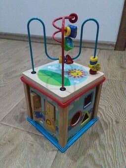 Interaktivní dřevěné kostka