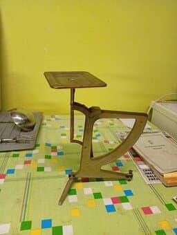 Starožitná váha na dopisy