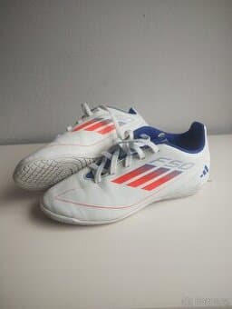 Kopačky a sálovky zn. ADIDAS F50