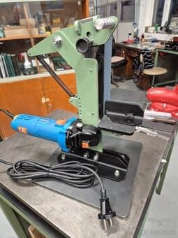 Stolní pásová bruska