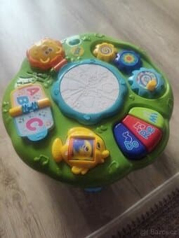 Interaktivní stolek pro miminko