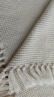 DEKA/PLÉD/PŘEHOZ NA POSTEL, KŘESLO, SEDAČKU