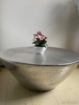 Designový stolek– 6 500 Kč