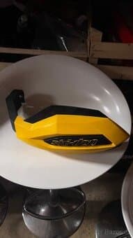 Ski-Doo kryty rukou