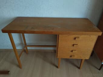 Dětský psací stolek