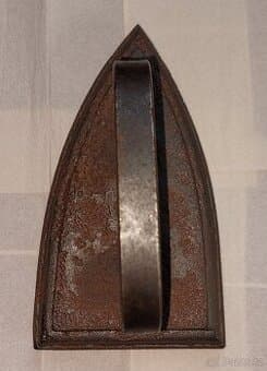 Starožitná žehlička 1