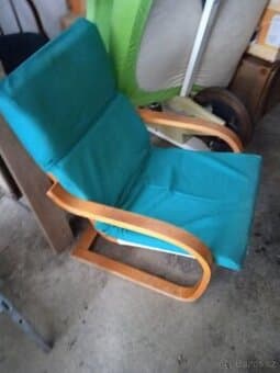 Křeslo z pružného dřeva