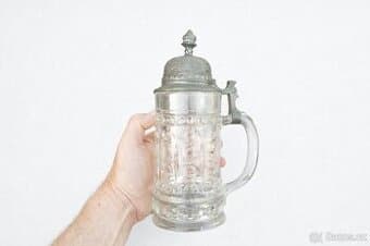 Starý pivní korbel 0,5–1 l | sklo + cínové víko | rytina