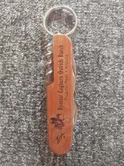 Dřevený nůž, pštrosí farma, Arizona USA