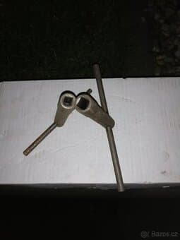 Prodám klíč s vnitřním 4HR- 10 a 12mm k vrtačce