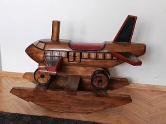 Dřevěné letadlo (houpadlo)
