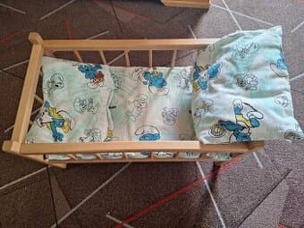 Postýlka pro panenku s peřinkou