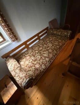 Starožitný otoman gauč