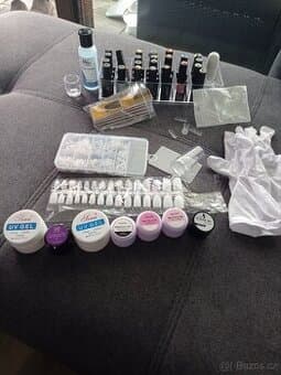 Prodám neprofesionální sadu na gelové nehty