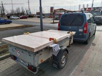 přívěs do 750kg 120km/h s plachtou a konstrukcí
