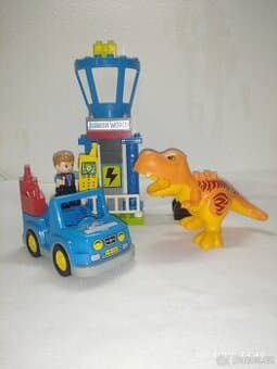 Lego duplo 10880 Jurský svět T-rex a věž, dino