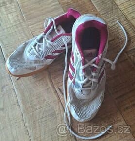 Dívčí bílorůžové halové tenisky - halovky zn. Adidas vel. 38