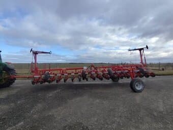 Přesný secí stroj na řepu Kverneland Monopill S