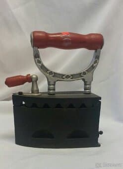 Starožitná žehlička