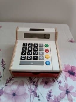 Dřevěná pokladna z ikea