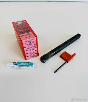 Držák pro vnitřní závitování