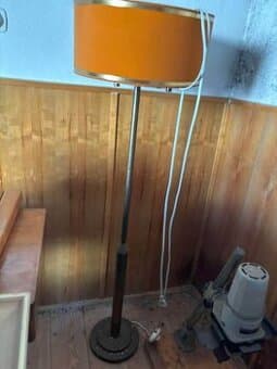 Retro stojací lampa