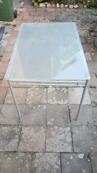 Jídelní stůl - sklo