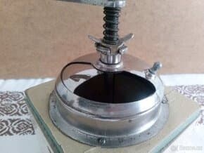 Starožitný mlýnek stav velmi dobrý