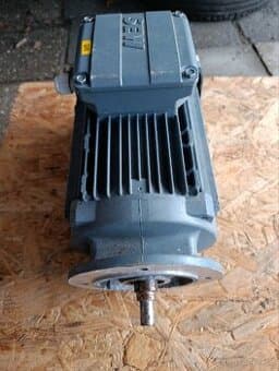 Prodám 3ks velmi zachovalé motory