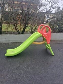 Dětská zahradní skluzavka