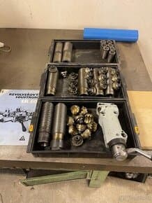 Zařízení na tvorbu závitu pro revolverové soustruhy TOS