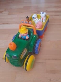 Hrací traktor.
