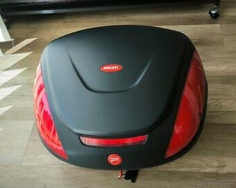Zadní kufr na motorku
