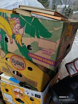 Výprodej knih po banánové krabici