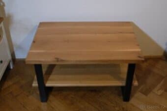 Dubový konferenční stolek