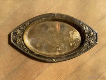 Starožitný secesní mosazný podnos s 6 panáky