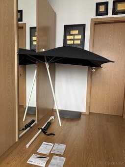 Látkový slunečník z ikea Flisö s kamenem Bramsön