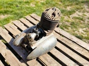 Motor Jawa 250 Pérák Zbrojovka