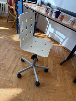 dětská kolečková židle k pracovnímu stolu