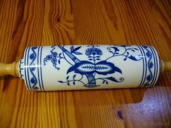 Cibulák - váleček na nudle