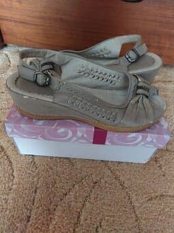 Dámské boty velikost 38