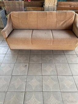 Pohovka s uložným prostorem