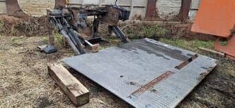 Hydraulické čelo na náklaďák