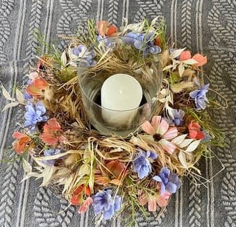 Dekorativní jarní věnec/ svícen v dobrém stavu