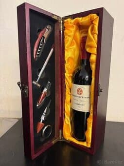 Francouzské archivní víno v dárkové kazetě