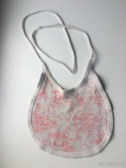 Bryndák zavazovací se vzorkem