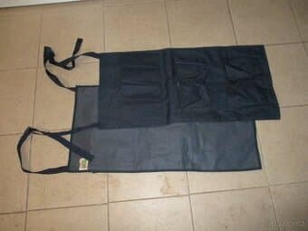 dvojitý kapsář na konstrukci stanu