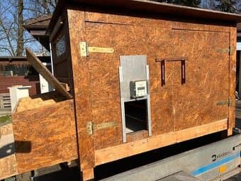 PRODÁM KURNÍK PRO AŽ 15 SLEPIC (NEBO 14 A JEDNU DIVAČKU)