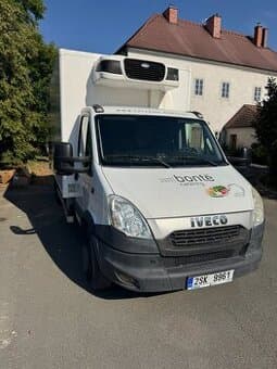 Náklaďák Iveco s novou hydraulickou rampou