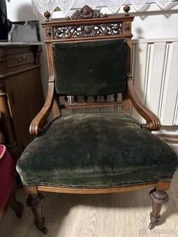 Starožitný křeslo histrizmus